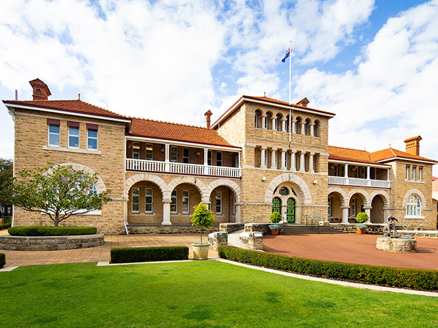 The Perth Mint from the gardens. 