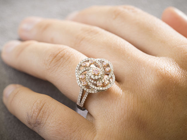 640x480Argyle Pink Diamonds 5 crop 2