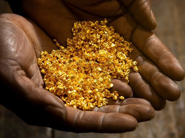 Gold in hand 640x480