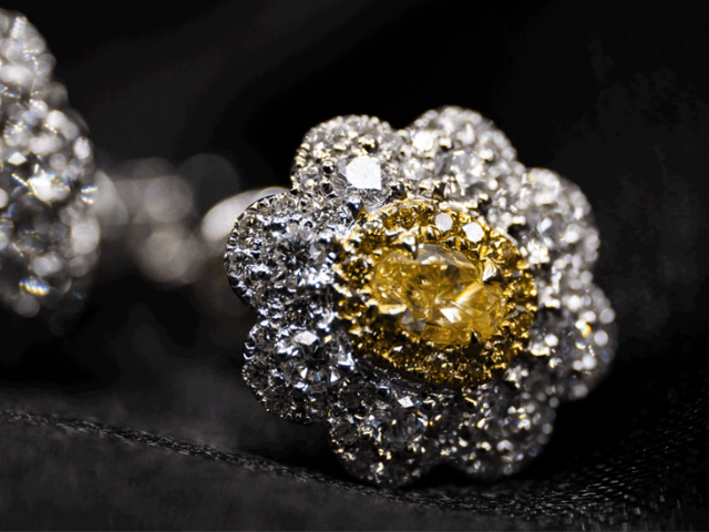 Yellow diamond 640x480